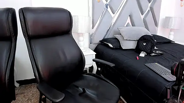 NinaaVelvet online show from November 28, 2025, 7:14 pm