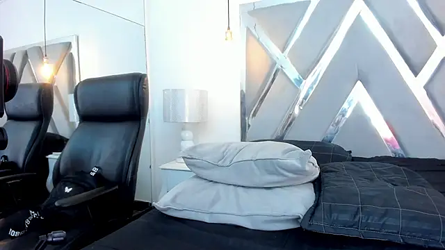 NinaaVelvet online show from November 6, 2025, 6:56 pm