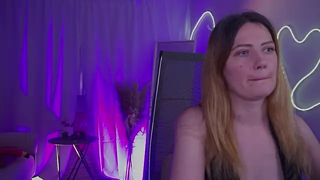 AleksaLaurent online show from November 5, 2025, 6:27 am