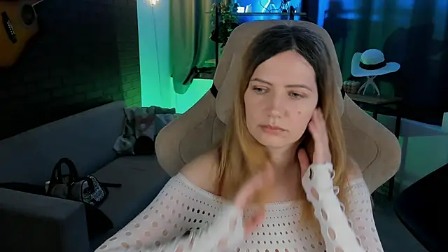 AleksaLaurent online show from November 12, 2025, 5:33 am