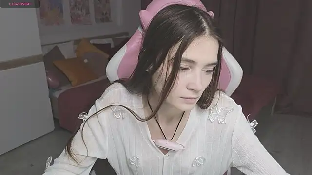 Snapshot of Hana_Flo_ chatting on November 17, 2025, 1:15 pm Hana Flo online show from November 17, 2025, 1:15 pm