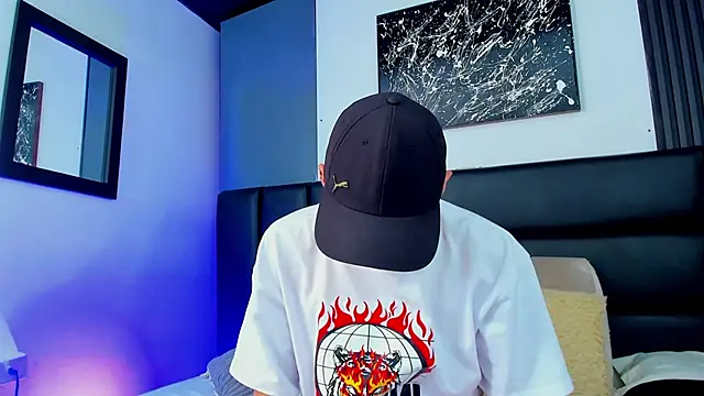 Duolust1 online show from November 9, 2025, 8:35 pm