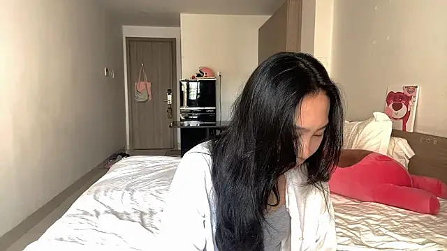 LizParadiz online show from October 31, 2025, 6:32 am