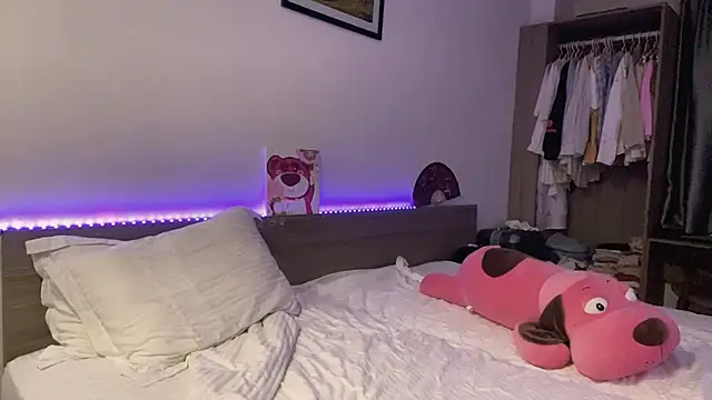 LizParadiz online show from November 6, 2025, 6:34 pm