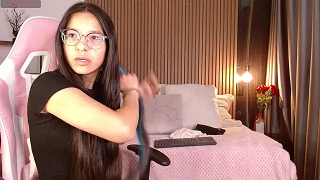 Skay bluee online show from November 22, 2025, 12:26 pm