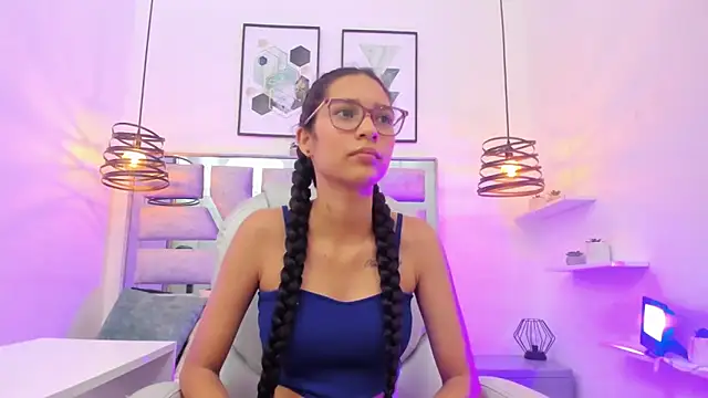 laura stuar online show from November 26, 2025, 1:11 pm