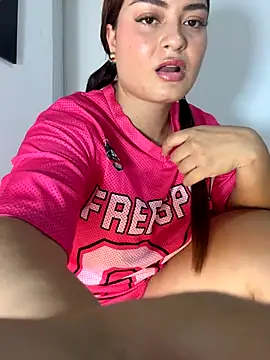 Itskari  online show from November 10, 2025, 11:21 pm