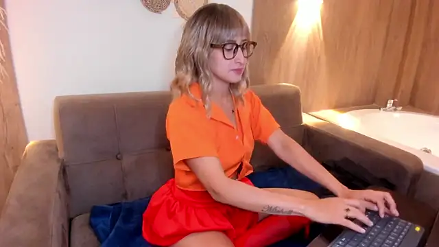 Julietta01 online show from December 16, 2025, 7:51 pm