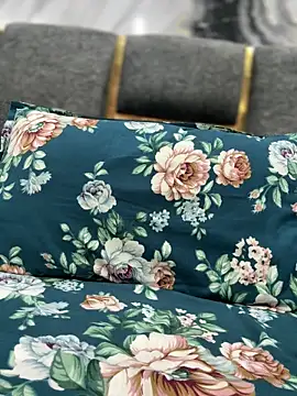 Heena Sharma982 online show from April 5, 2026, 6:03 pm