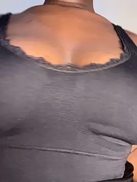 RozaDenise online show from November 26, 2025, 4:45 am