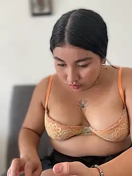 Vickybon online show from November 2, 2025, 8:58 pm