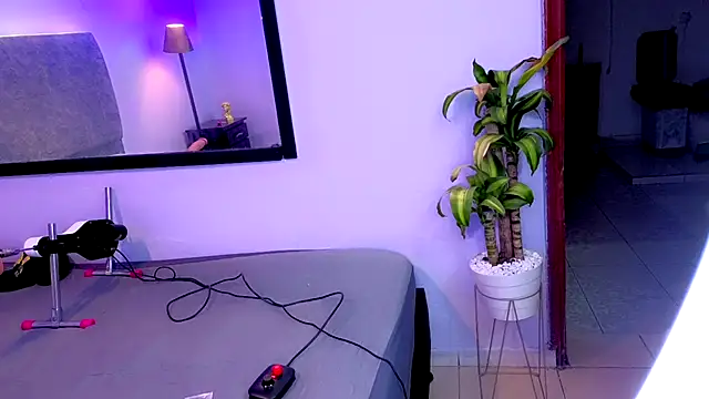 Flor Gil online show from November 12, 2025, 3:21 am