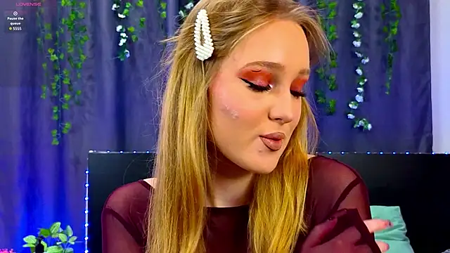 VanessaLightDiamond online show from November 27, 2025, 4:02 am