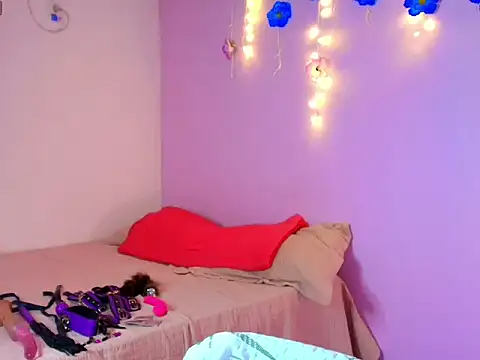 Aprilsweet2005 online show from November 24, 2025, 1:11 pm