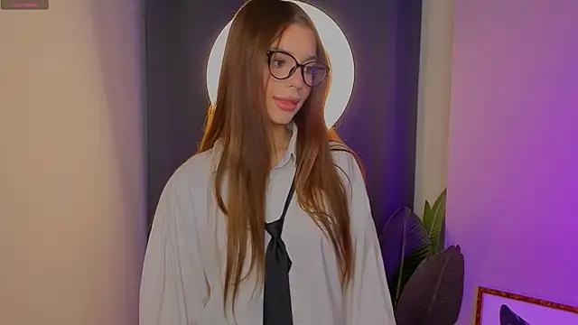 LauraHansil online show from April 15, 2026, 7:07 pm