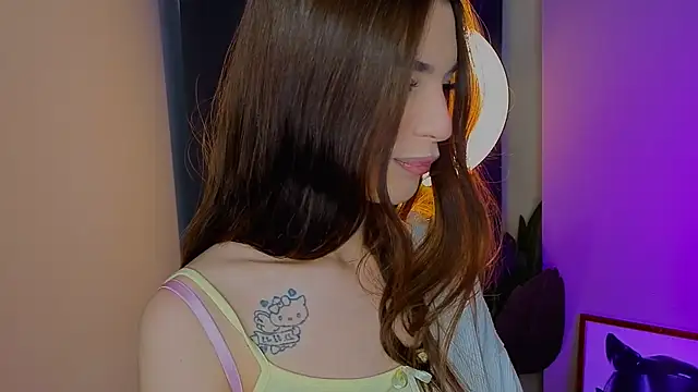 LauraHansil online show from April 5, 2026, 7:09 pm