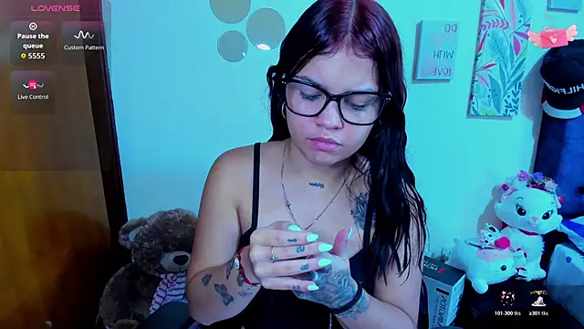 Emma boo online show from November 8, 2025, 1:58 pm