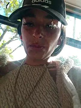 Snapshot of Moon_And_Sunn chatting on November 12, 2025, 1:26 pm Moon And Sunn online show from November 12, 2025, 1:26 pm