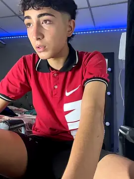 Snapshot of MathieuAGT chatting on November 17, 2025, 11:31 pm MathieuAGT online show from November 17, 2025, 11:31 pm