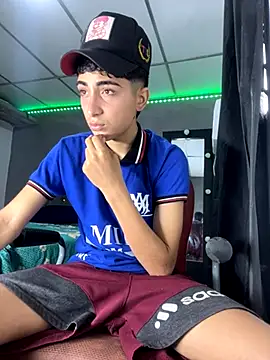 Snapshot of MathieuAGT chatting on November 29, 2025, 7:36 pm MathieuAGT online show from November 29, 2025, 7:36 pm