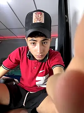 Snapshot of MathieuAGT chatting on November 12, 2025, 11:19 pm MathieuAGT online show from November 12, 2025, 11:19 pm