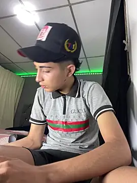 Snapshot of MathieuAGT chatting on November 21, 2025, 11:26 pm MathieuAGT online show from November 21, 2025, 11:26 pm