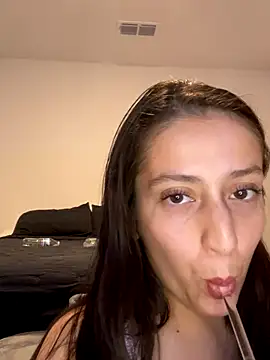 Synne online show from November 22, 2025, 3:27 am