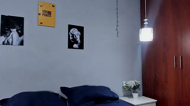 sexynova 93 online show from February 18, 2026, 7:32 pm