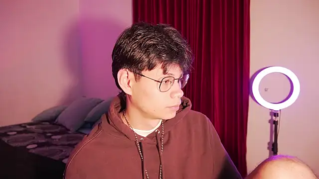 estmonnn online show from April 9, 2026, 12:12 am