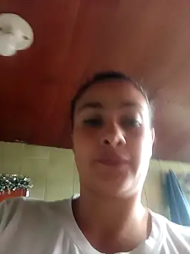 Isa-Giraldo online show from November 23, 2025, 7:35 pm