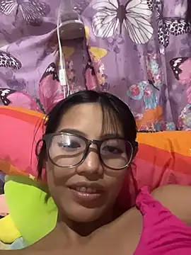 hottiebabe23 online show from November 1, 2025, 4:52 am