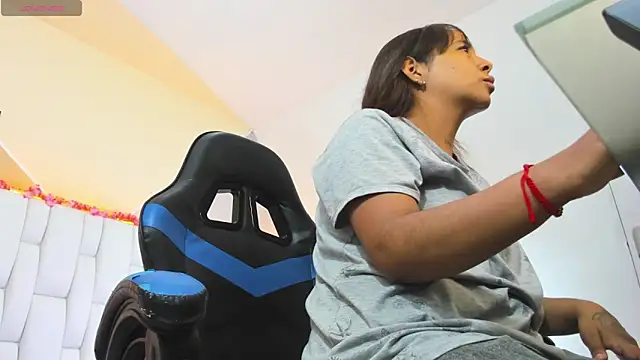 Katia Santana1 online show from November 30, 2025, 12:50 pm