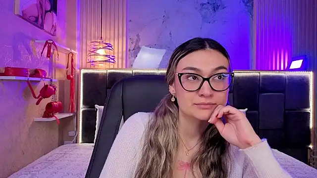 Snapshot of Im-Lola chatting on December 20, 2025, 8:33 pm Im-Lola online show from December 20, 2025, 8:33 pm