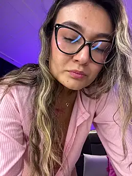 Snapshot of Im-Lola chatting on December 13, 2025, 8:04 pm Im-Lola online show from December 13, 2025, 8:04 pm