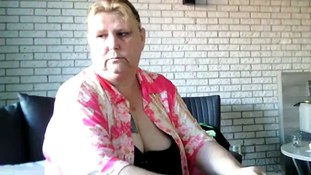 Sylviastar46 online show from April 14, 2026, 8:41 am