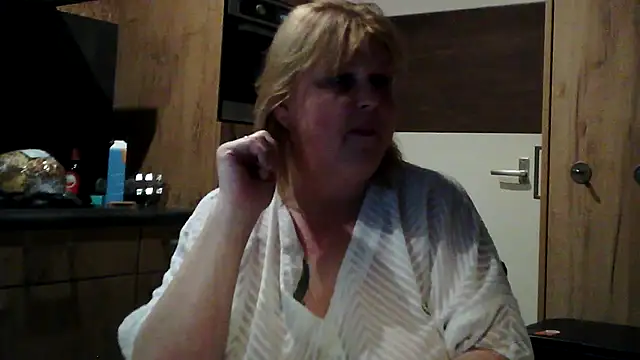 Sylviastar46 online show from March 26, 2026, 9:35 pm