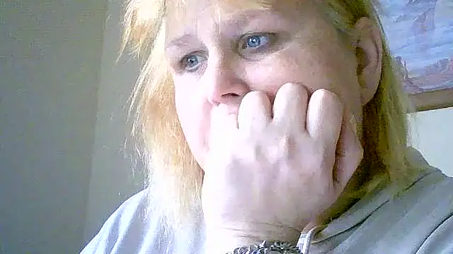 Sylviastar46 online show from November 14, 2025, 10:41 am