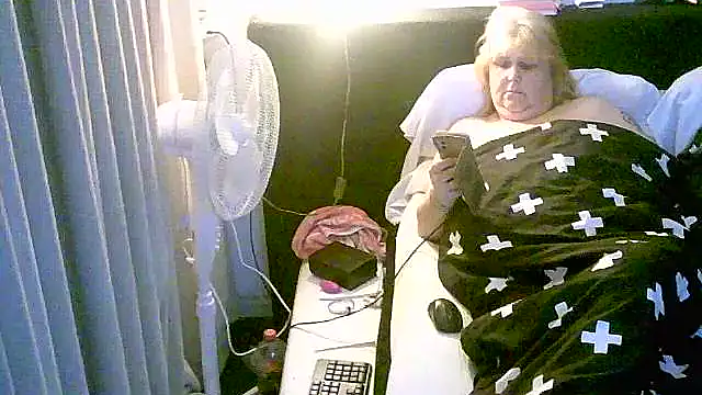 Sylviastar46 online show from November 16, 2025, 9:30 pm