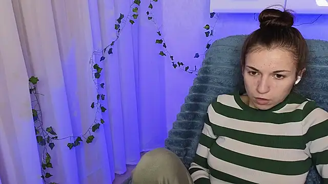 Snapshot of Ulyanix chatting on November 27, 2025, 4:57 am Ulyanix online show from November 27, 2025, 4:57 am