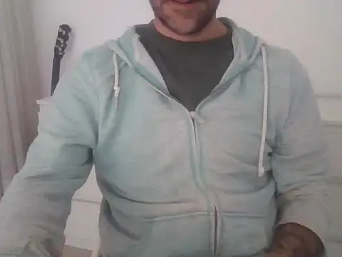 Snapshot of Intrigo_ chatting on November 4, 2025, 9:24 am Intrigo online show from November 4, 2025, 9:24 am