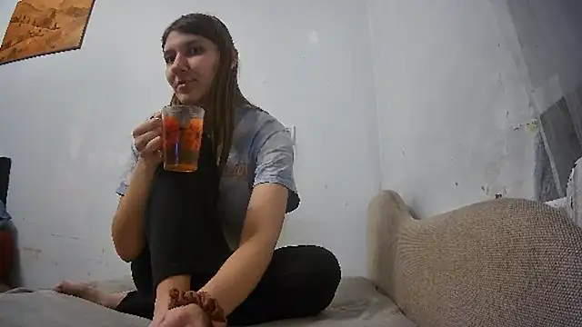 Zizi Zuzu online show from November 15, 2025, 7:07 pm