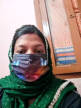 pujapujarrrr online show from October 29, 2025, 4:06 pm