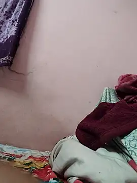 pujapujarrrr online show from November 5, 2025, 5:38 pm