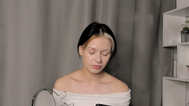 BrandiFraise online show from November 2, 2025, 1:49 pm