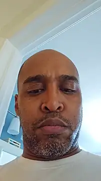 Snapshot of TraddyZaddy chatting on November 6, 2025, 8:46 pm TraddyZaddy online show from November 6, 2025, 8:46 pm