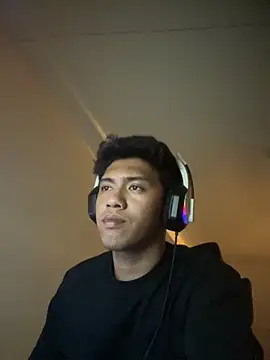 Snapshot of russ1e chatting on October 29, 2025, 6:07 pm russ1e online show from October 29, 2025, 6:07 pm