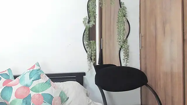 MailynAndNick online show from April 6, 2026, 7:37 pm