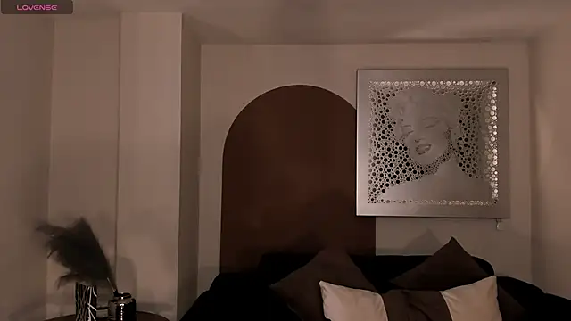 LaurentRosse1 online show from April 18, 2026, 8:09 pm