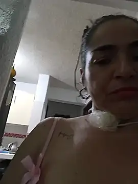 Snapshot of MaryRoze_ chatting on November 11, 2025, 12:16 am MaryRoze online show from November 11, 2025, 12:16 am