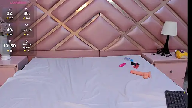 TiffanyBeckerr online show from November 11, 2025, 7:30 pm